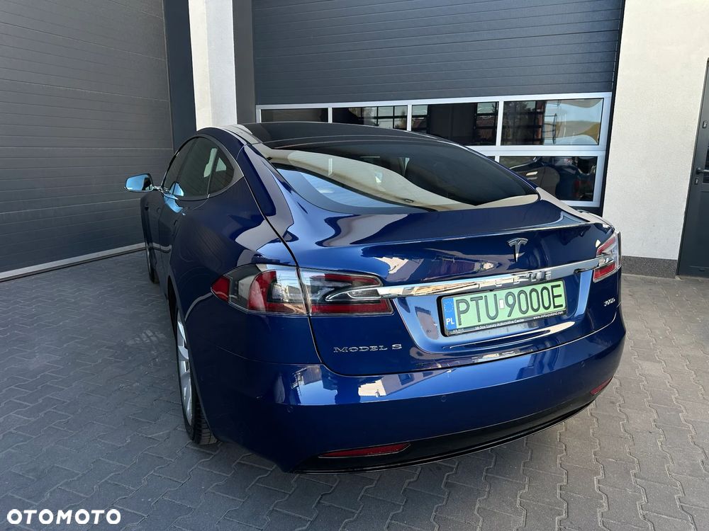Tesla Model S - 26
