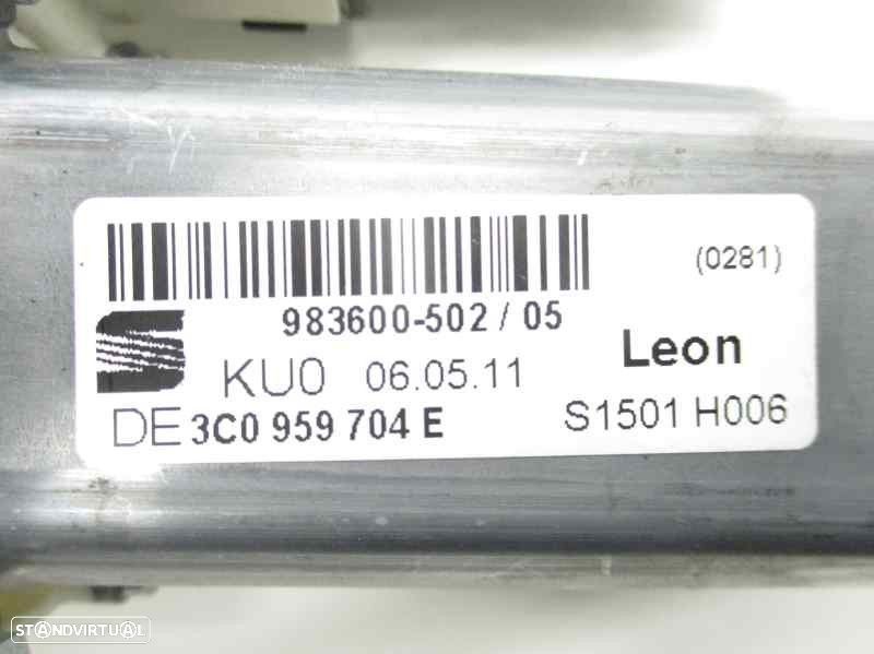 MOTOR ELEVADOR DE VIDRO TRASEIRO DIREITO SEAT LEON 2011 -3C0959704E - 2