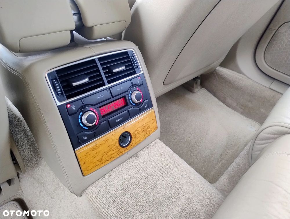 Audi A8 4.2 Quattro - 14