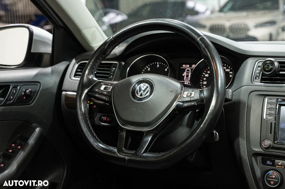 Volkswagen Jetta 2.0 TDI DSG BlueMotion Technologie - 27