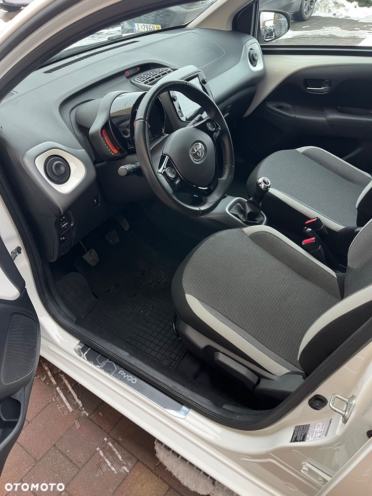 Toyota Aygo x-play connect - 10