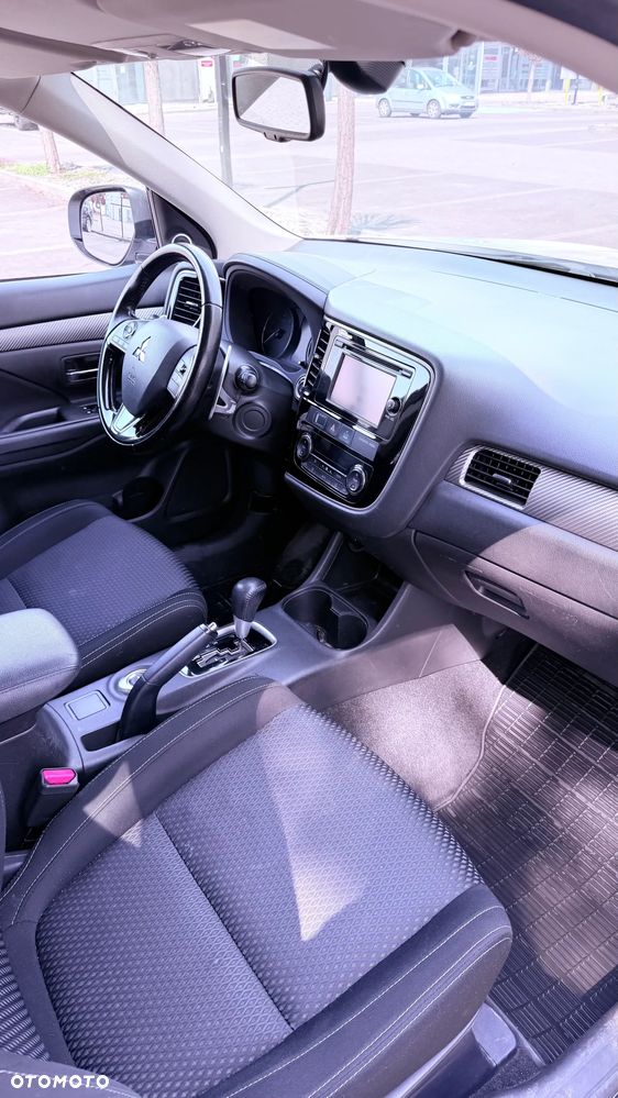 Mitsubishi Outlander 2.0 Intense + 4WD CVT - 21