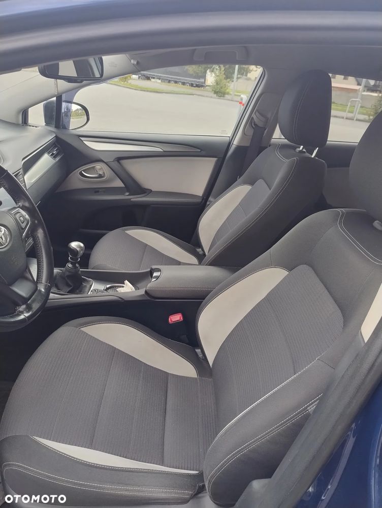 Toyota Avensis 1.8 Comfort - 17