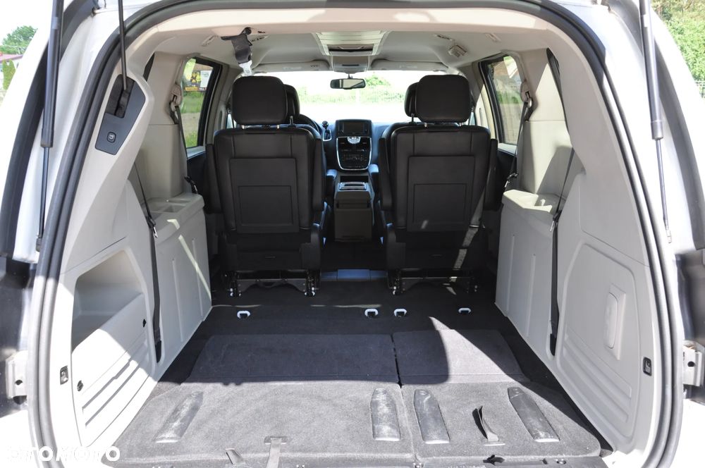 Chrysler Town & Country 3.6 Touring - 38