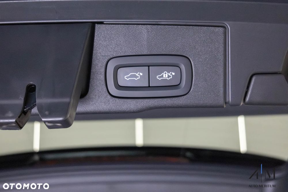 Volvo XC 60 B4 D AWD Ultimate Dark - 37