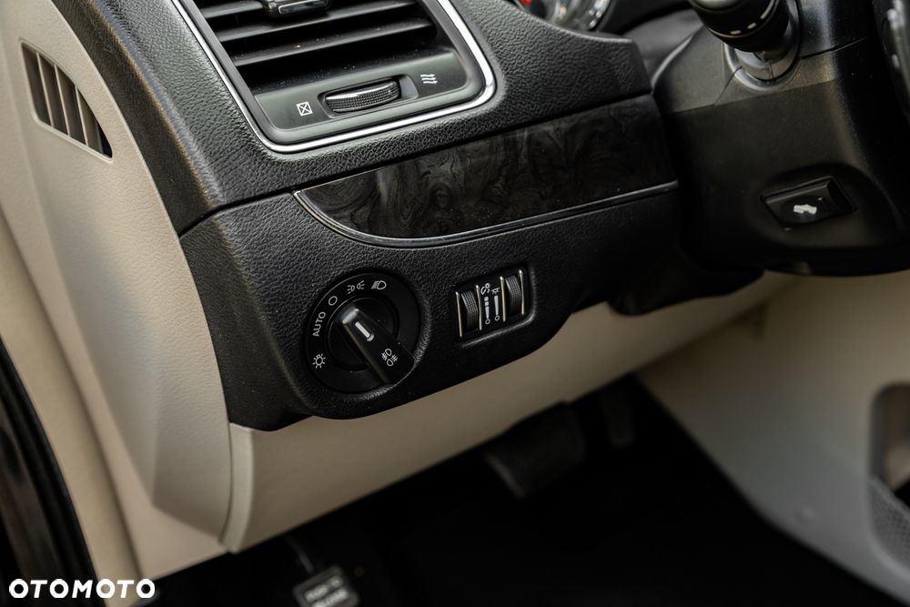 Lancia Voyager 3.6 Platinum - 32