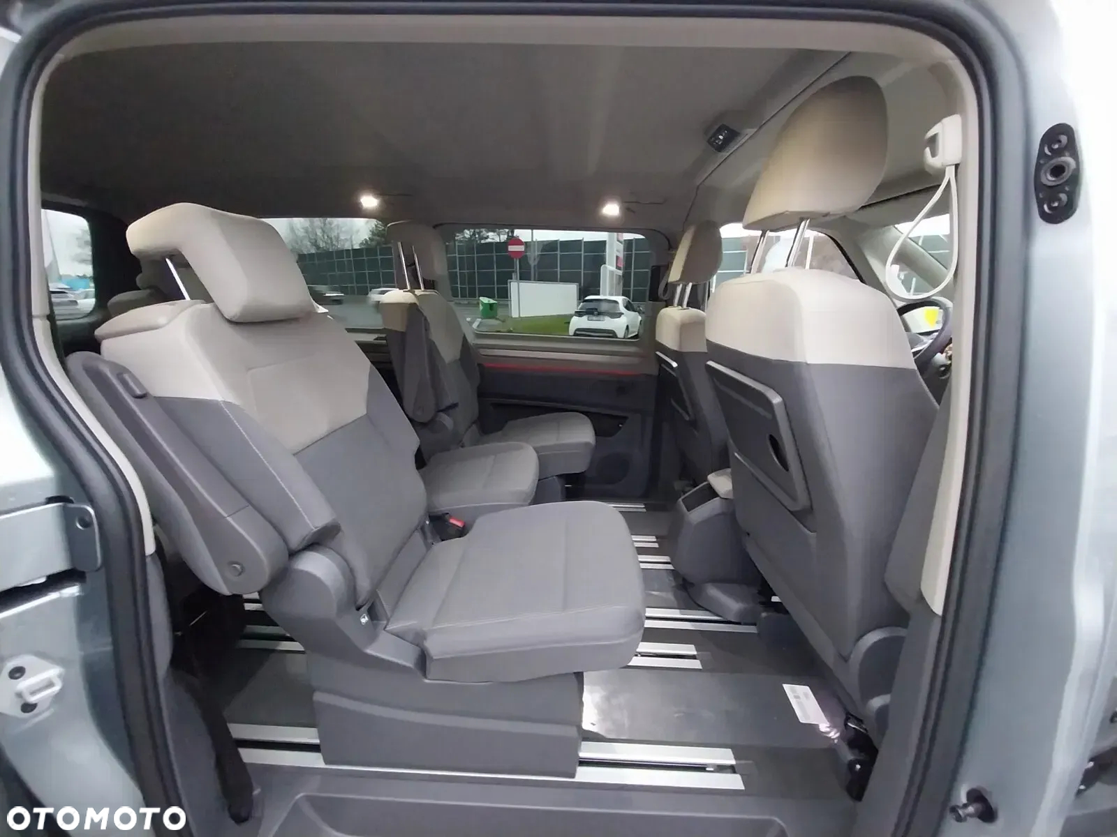 Volkswagen Multivan - 25
