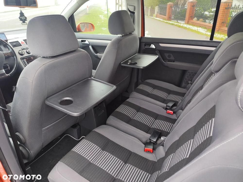 Volkswagen Touran 2.0 TDI Trendline DSG - 20