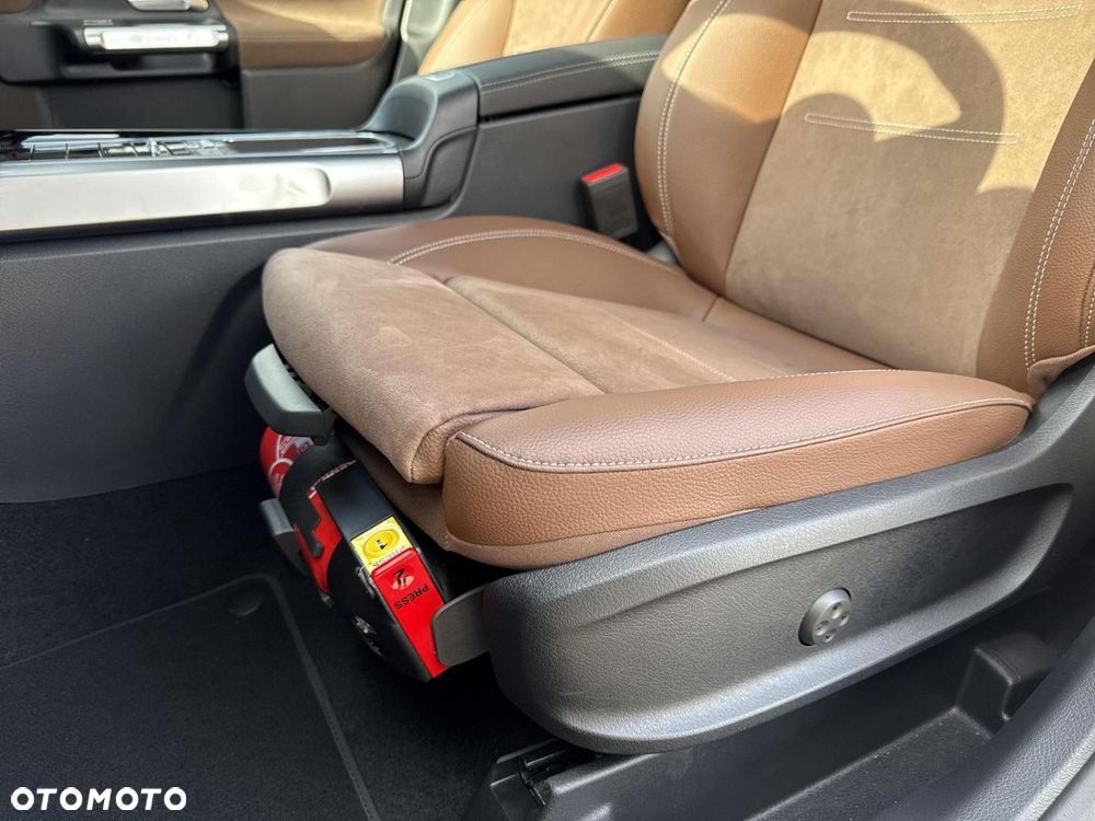 Mercedes-Benz GLB - 12