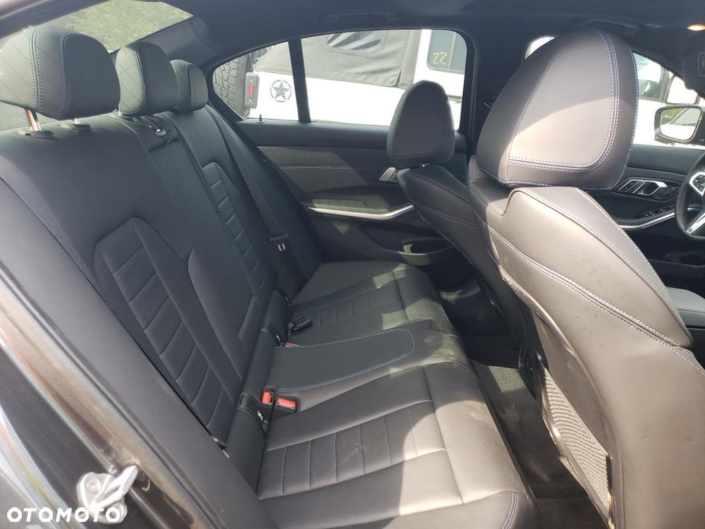BMW Seria 3 M340i xDrive - 9