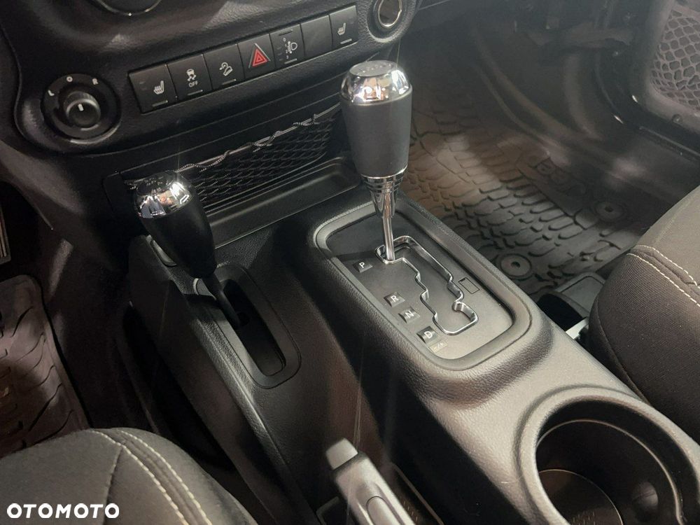 Jeep Wrangler - 16