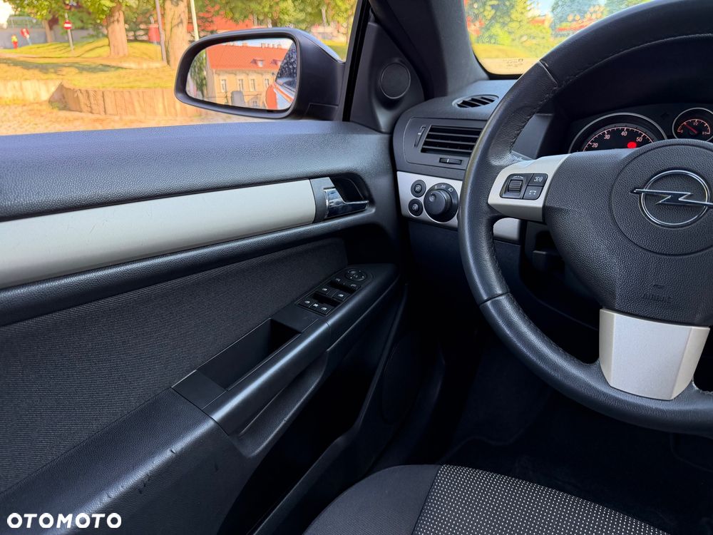 Opel Astra 1.6 Innovation - 34