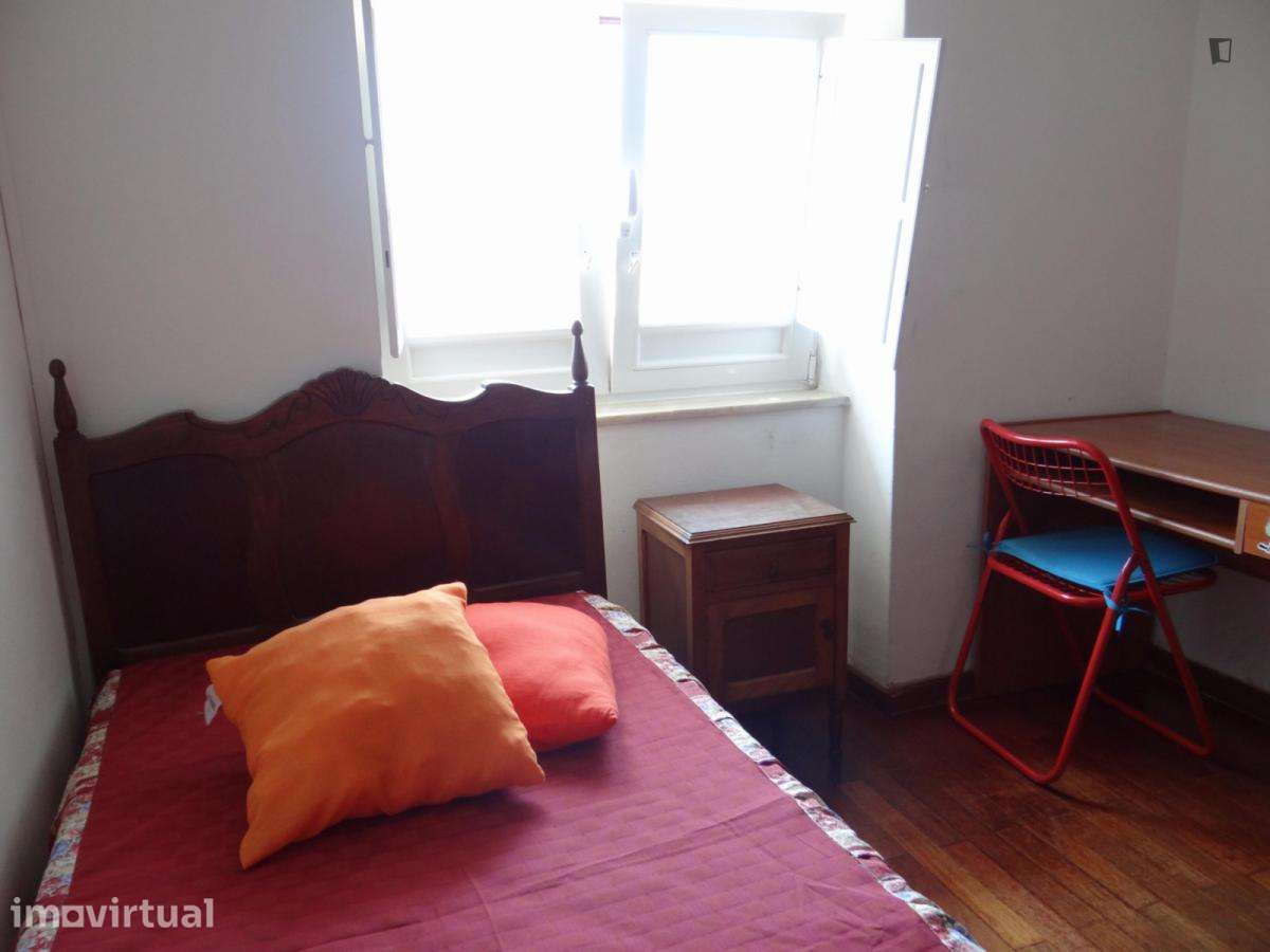 Quarto - localizado em Montes Claros Coimbra - Grande imagem: 2/19