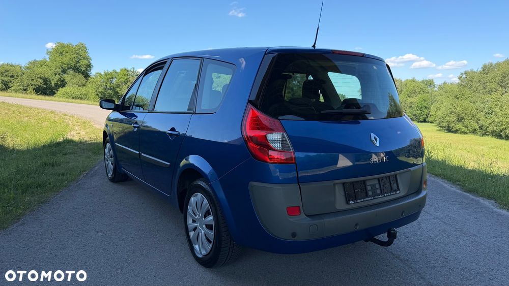 Renault Grand Scenic 2.0 16V Avantage - 11