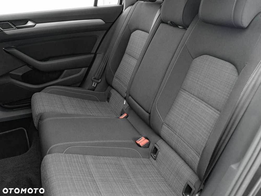 Volkswagen Passat - 25