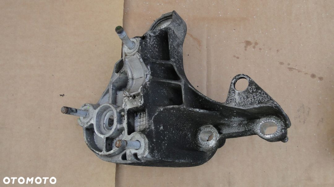 AUDI A6 RS6 C6 ŁAPA WSPORNIK SILNIKA 4F0199352Q - 1