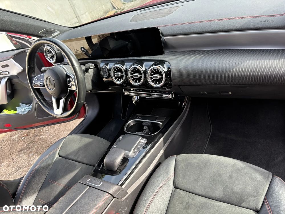 Mercedes-Benz CLA 250 4Matic 7G-DCT AMG Line - 22