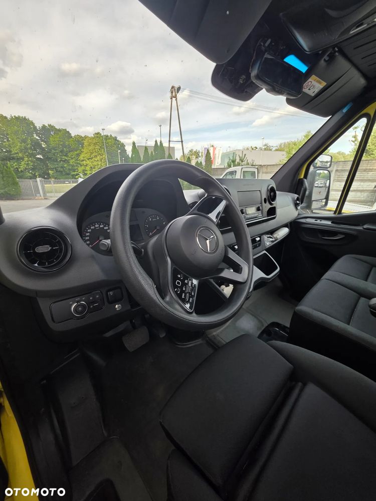 Mercedes-Benz Sprinter - 25