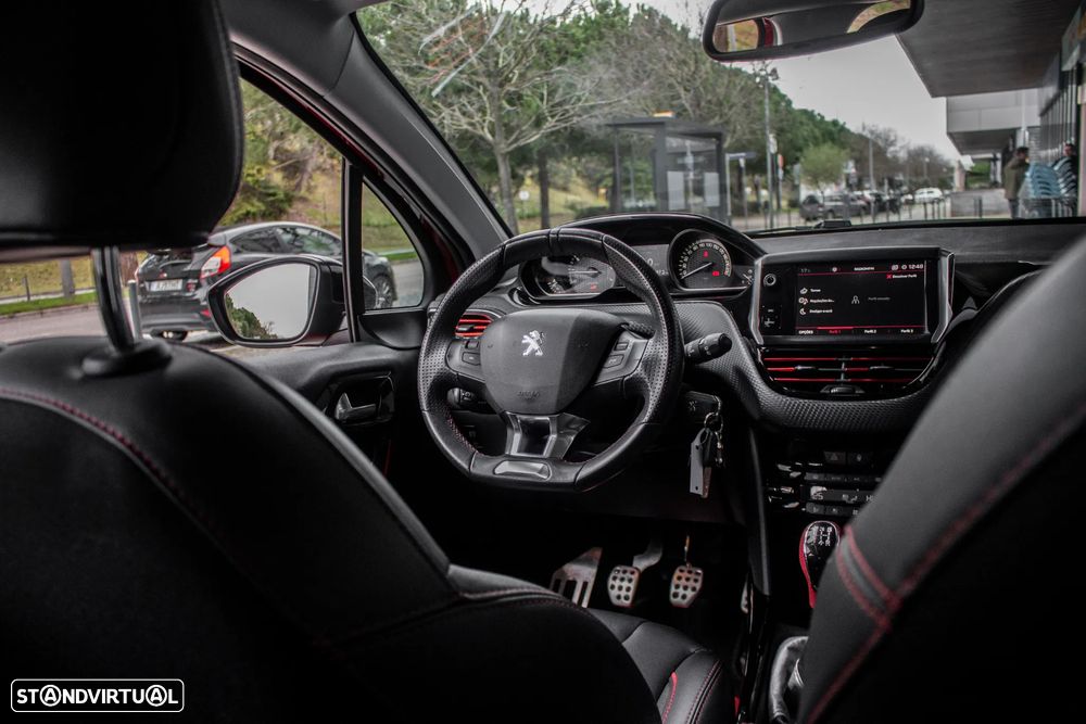 Peugeot 2008 1.2 PureTech GT Line EAT6 - 34