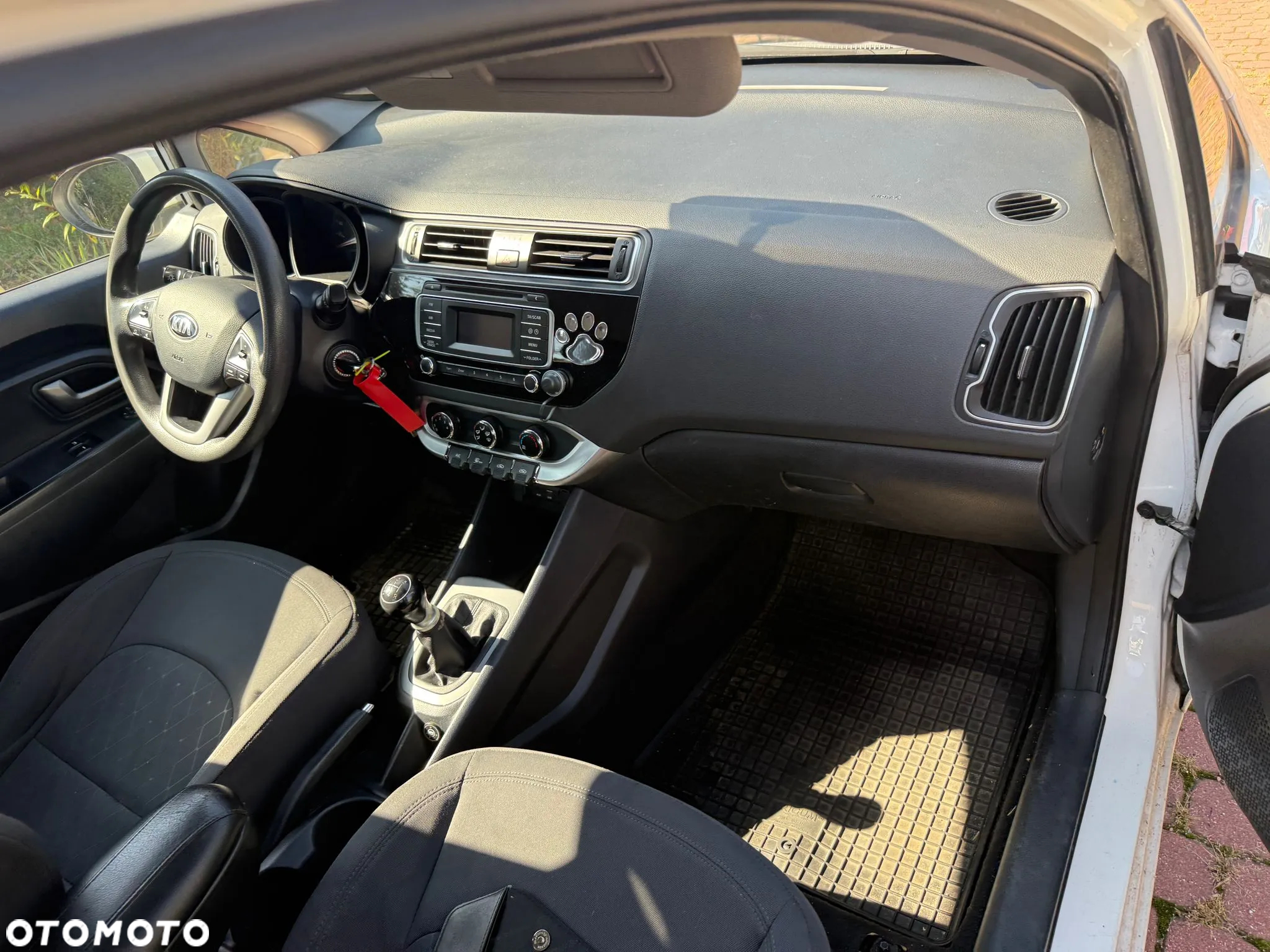 Kia Rio 1.2 L - 24