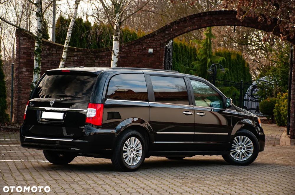 Lancia Voyager 3.6 Platinum - 13
