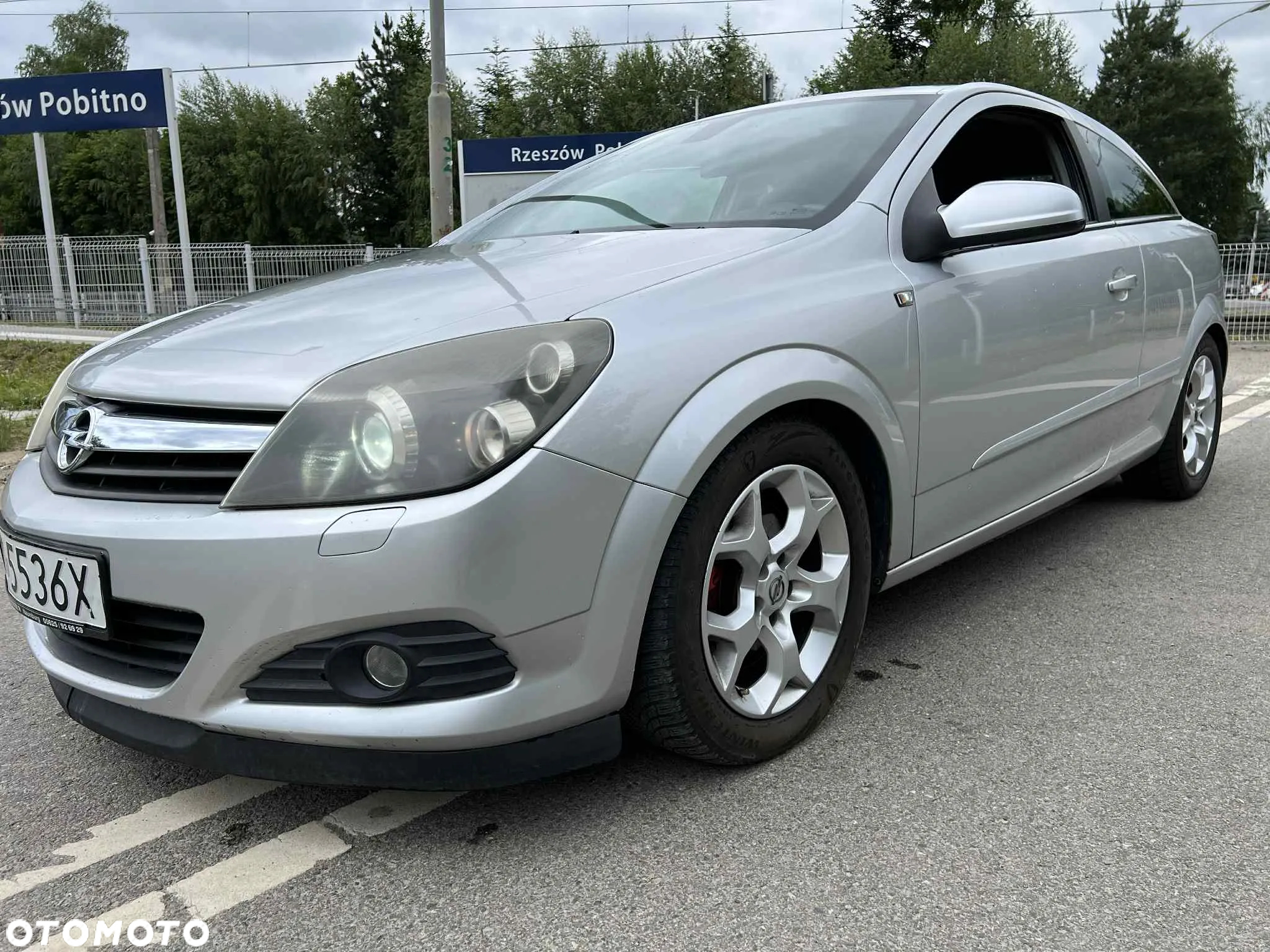 Opel Astra III GTC 2.0 T Sport - 9
