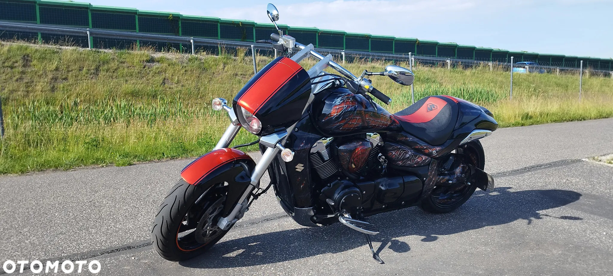 Suzuki Intruder - 14