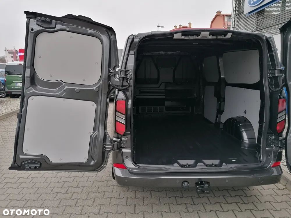 Ford CUSTOM VAN LIMITED - 8