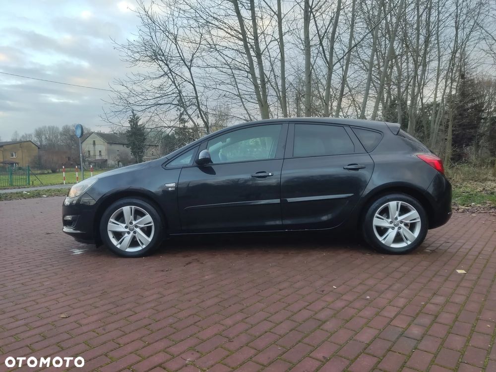 Opel Astra 1.4 Turbo 150 Jahre - 11