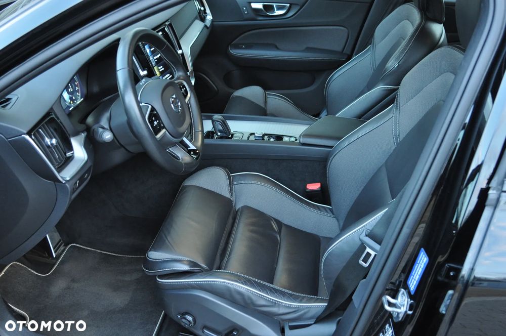 Volvo V60 D4 R-Design - 14
