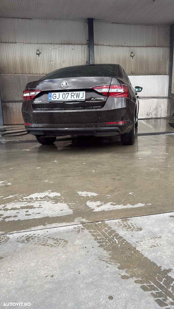 Skoda Superb 1.6 TDI DSG Ambition - 2