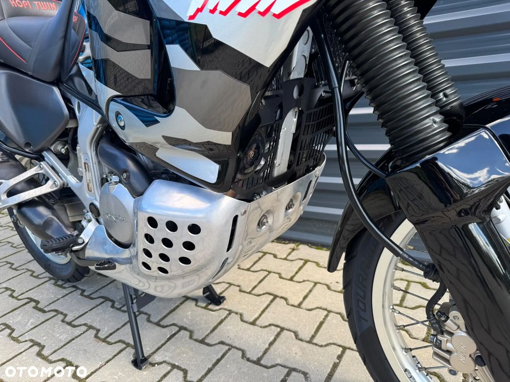 Honda XRV - 25