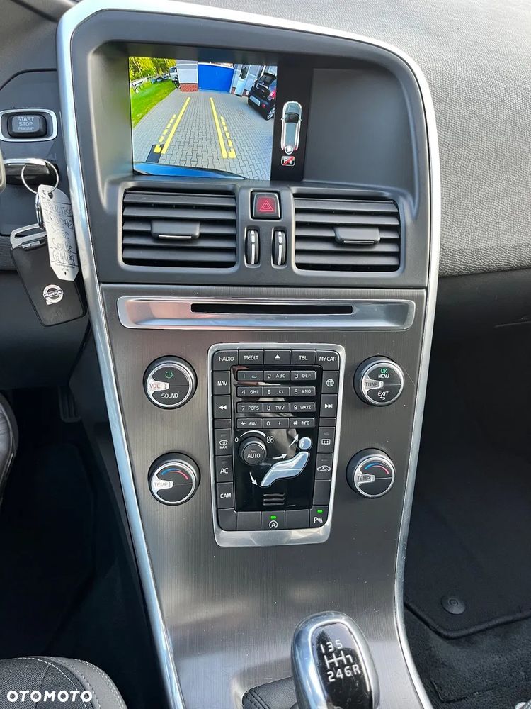 Volvo XC 60 D4 Momentum - 28