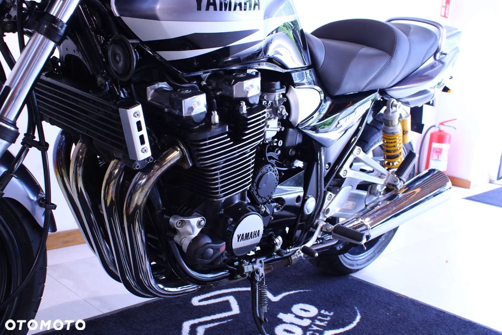 Yamaha XJR - 19