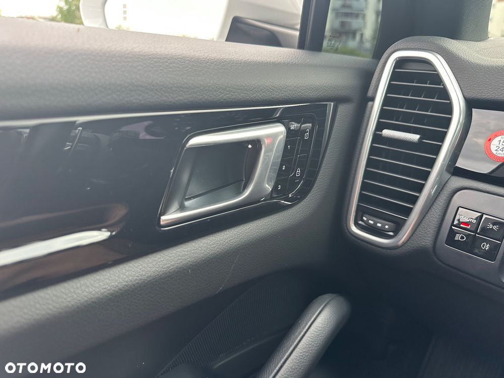 Porsche Cayenne Platinum Edition - 13