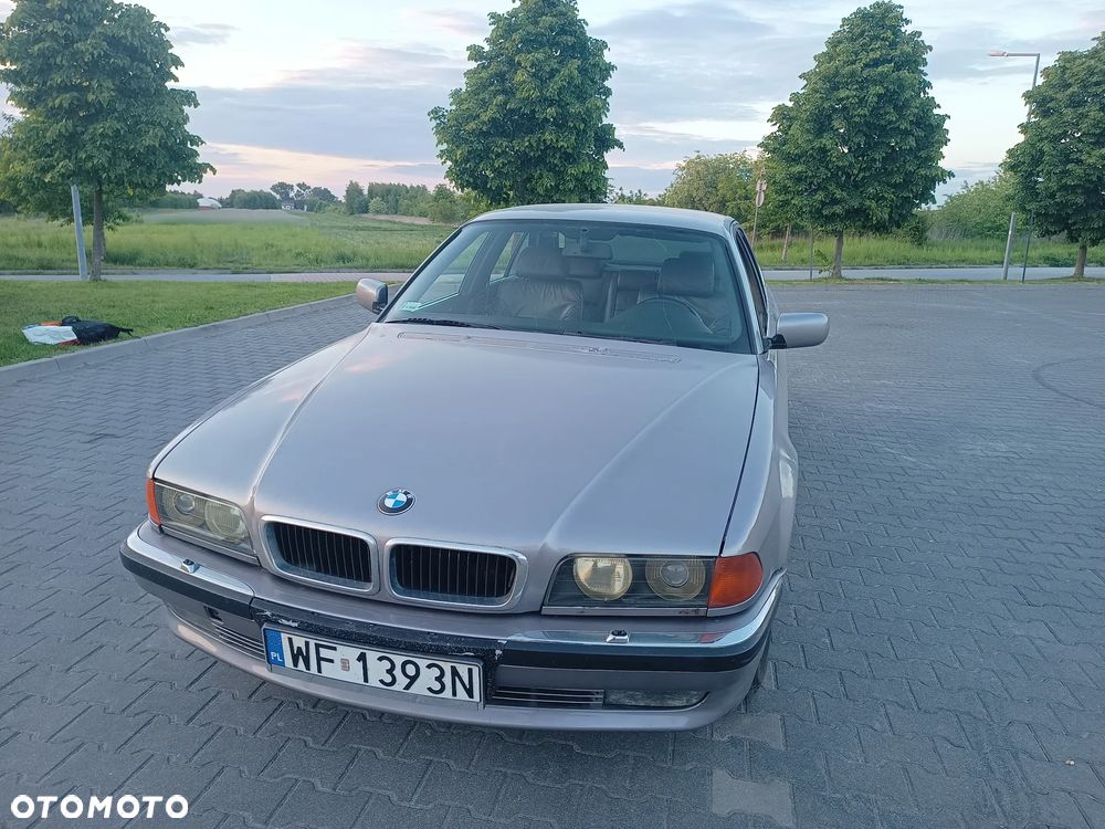 BMW Seria 7 740i V8 - 16