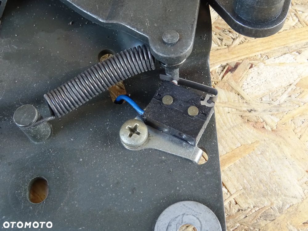 OPEL ASTRA G BERTONE CABRIO ZAMEK RYGIEL KLAPY SCHOWKA DACHU - 4