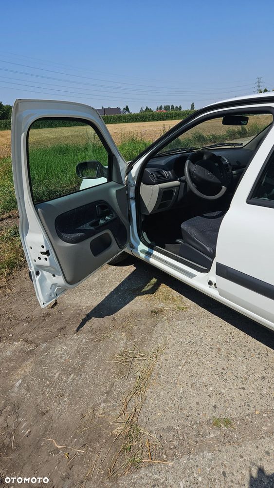 Renault Clio 1.2 16V Authentique - 10