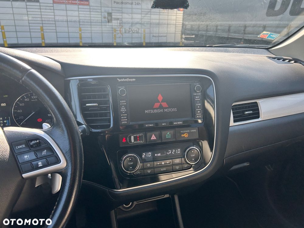 Mitsubishi Outlander Instyle NAVI + - 24