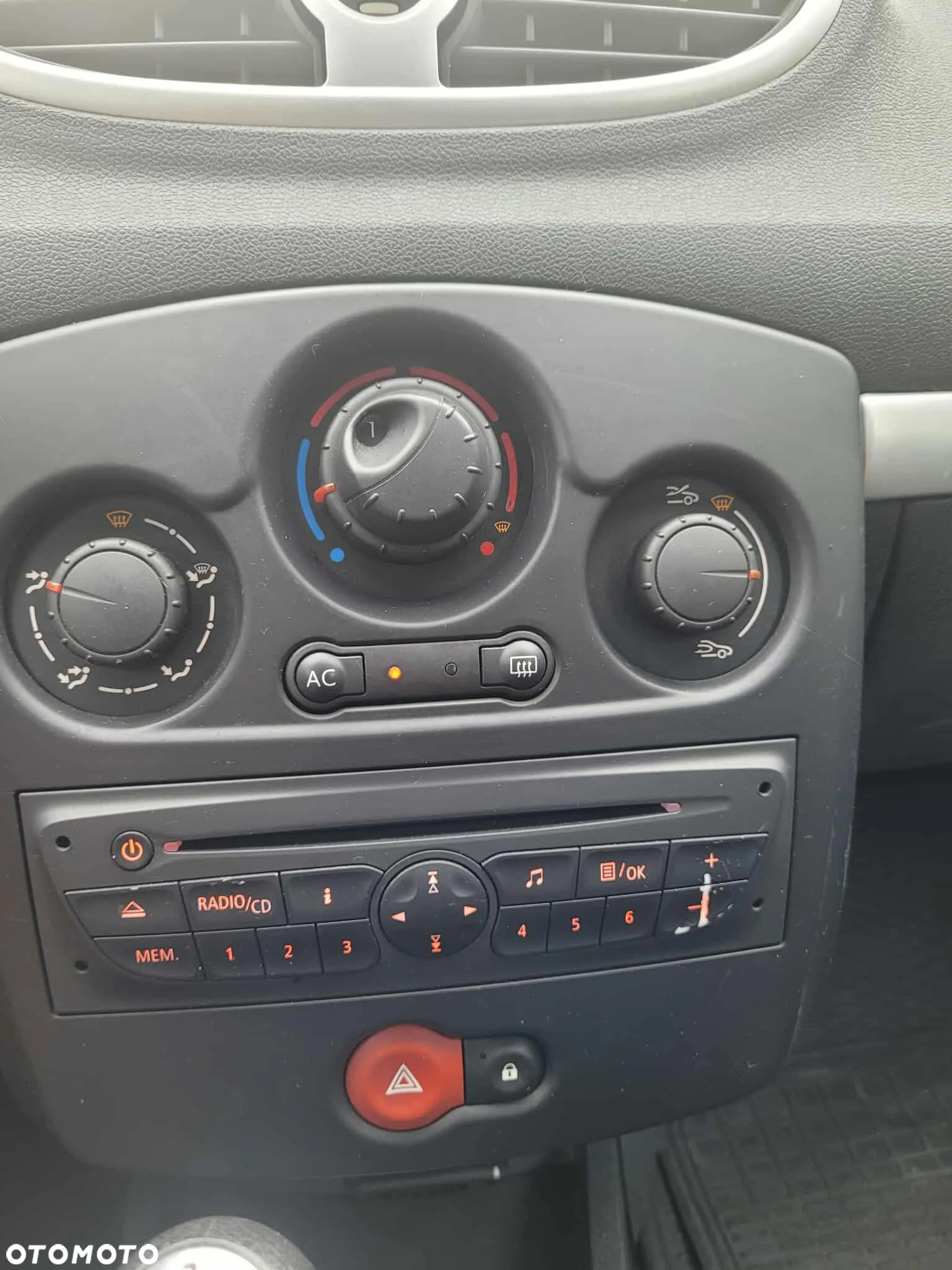 Renault Clio 1.2 16V 75 Grandtour Expression - 17