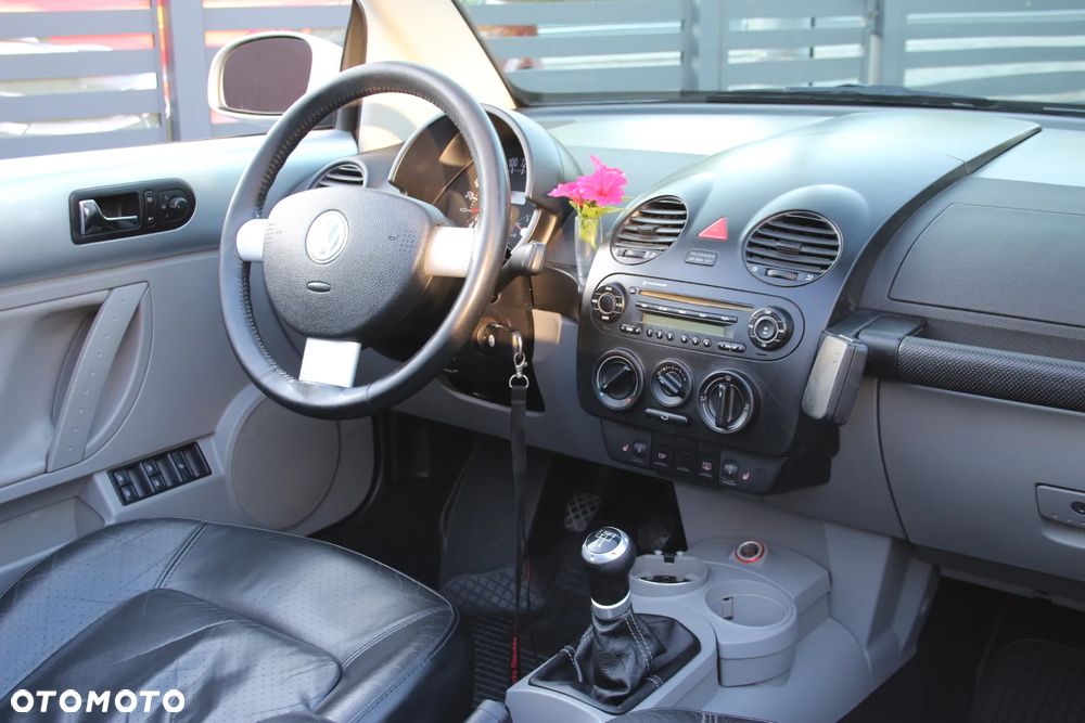 Volkswagen New Beetle - 26