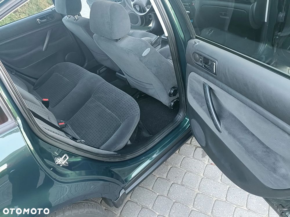 Volkswagen Passat 1.8 Comfortline - 10