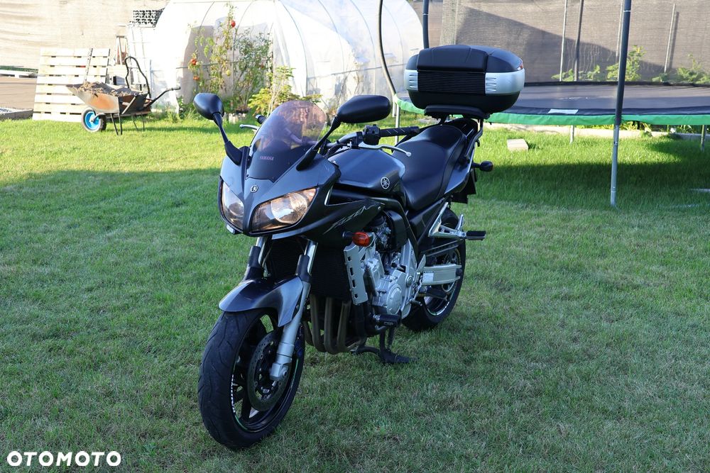 Yamaha FZS - 6