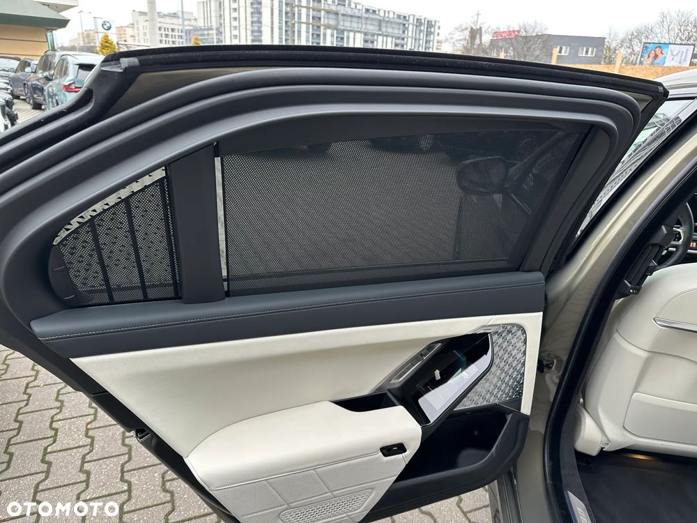 BMW Seria 7 M760e PHEV xDrive sport - 22