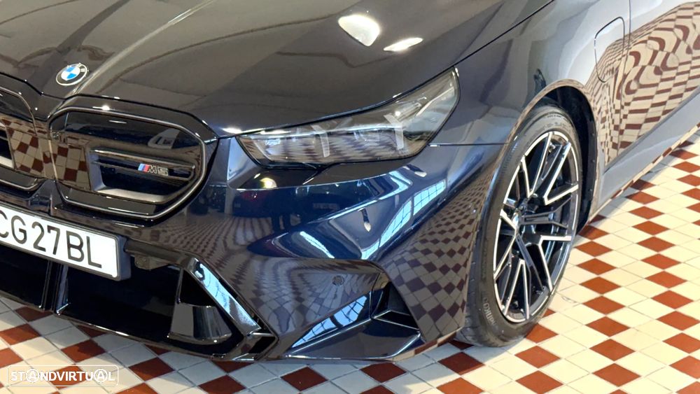 BMW M5 Touring xDrive - 11