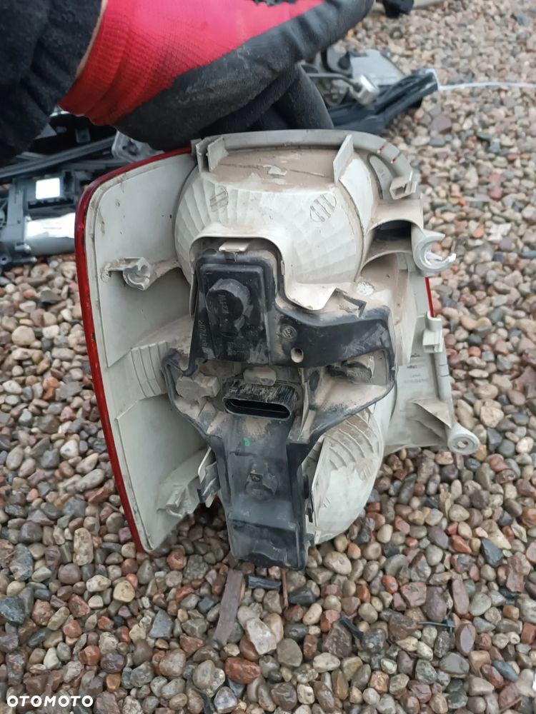 VW TOURAN I 2005R WKŁAD LAMPY TYŁ TYLNA PRAWA - 1