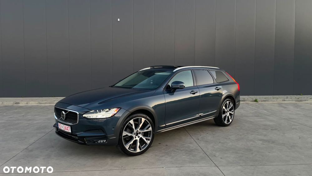 Volvo V90 Cross Country - 1