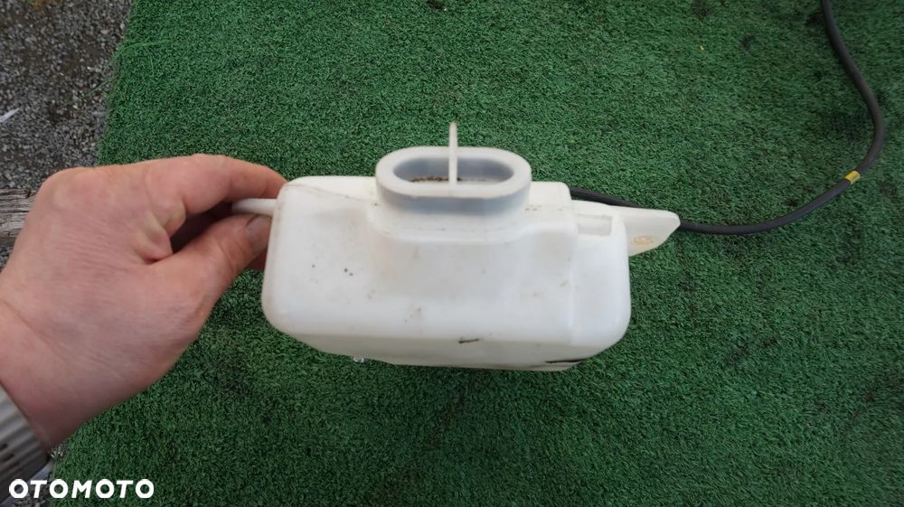 Mitsubishi Pajero IV 3.2 DID zbiorniczek plynu do spryskiwaczy tyl tylny pompka kompletny - 4