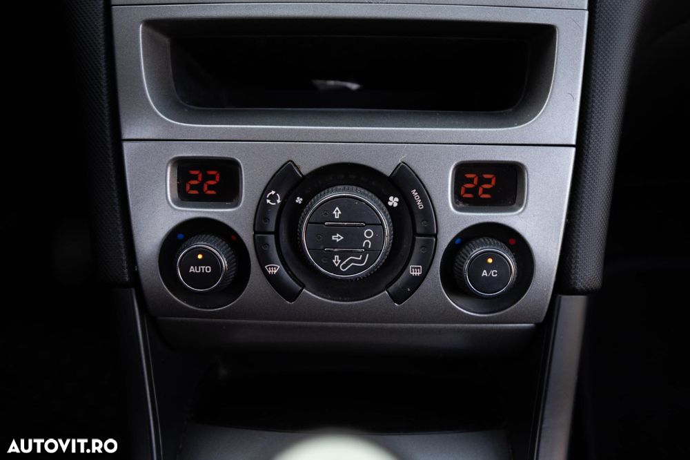 Peugeot 308 1.6E Confort Pack Aut - 12