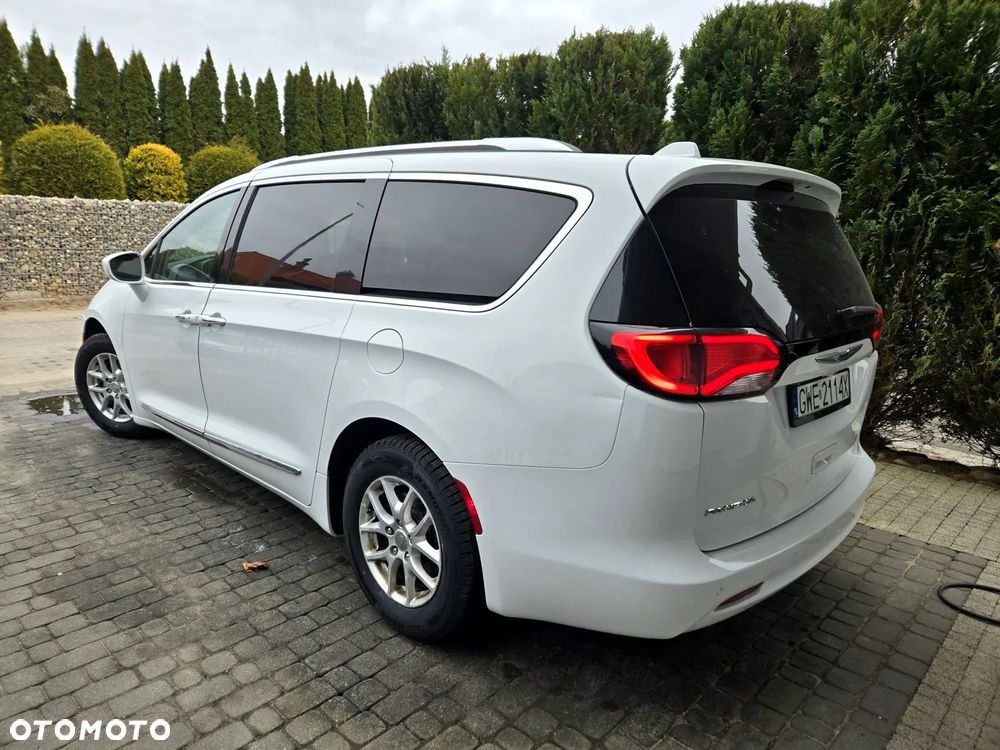 Chrysler Pacifica - 3